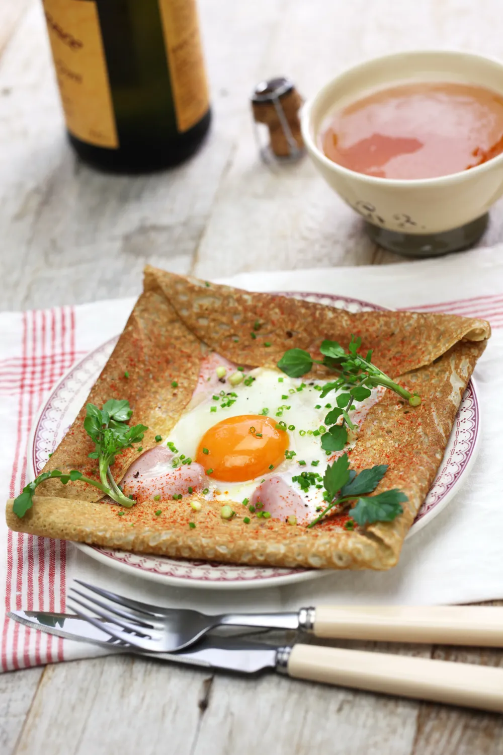 La galette complète dressée à table